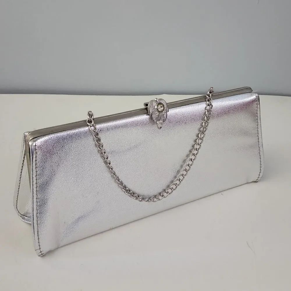 VTG 1960s Silver handbag with silver chain Detail